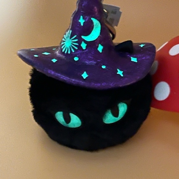 Bath & Body Works Accessories - GLOW-IN-THE-DARK BLACK CAT POM
PocketBac Holder w free Pocketbac Sani